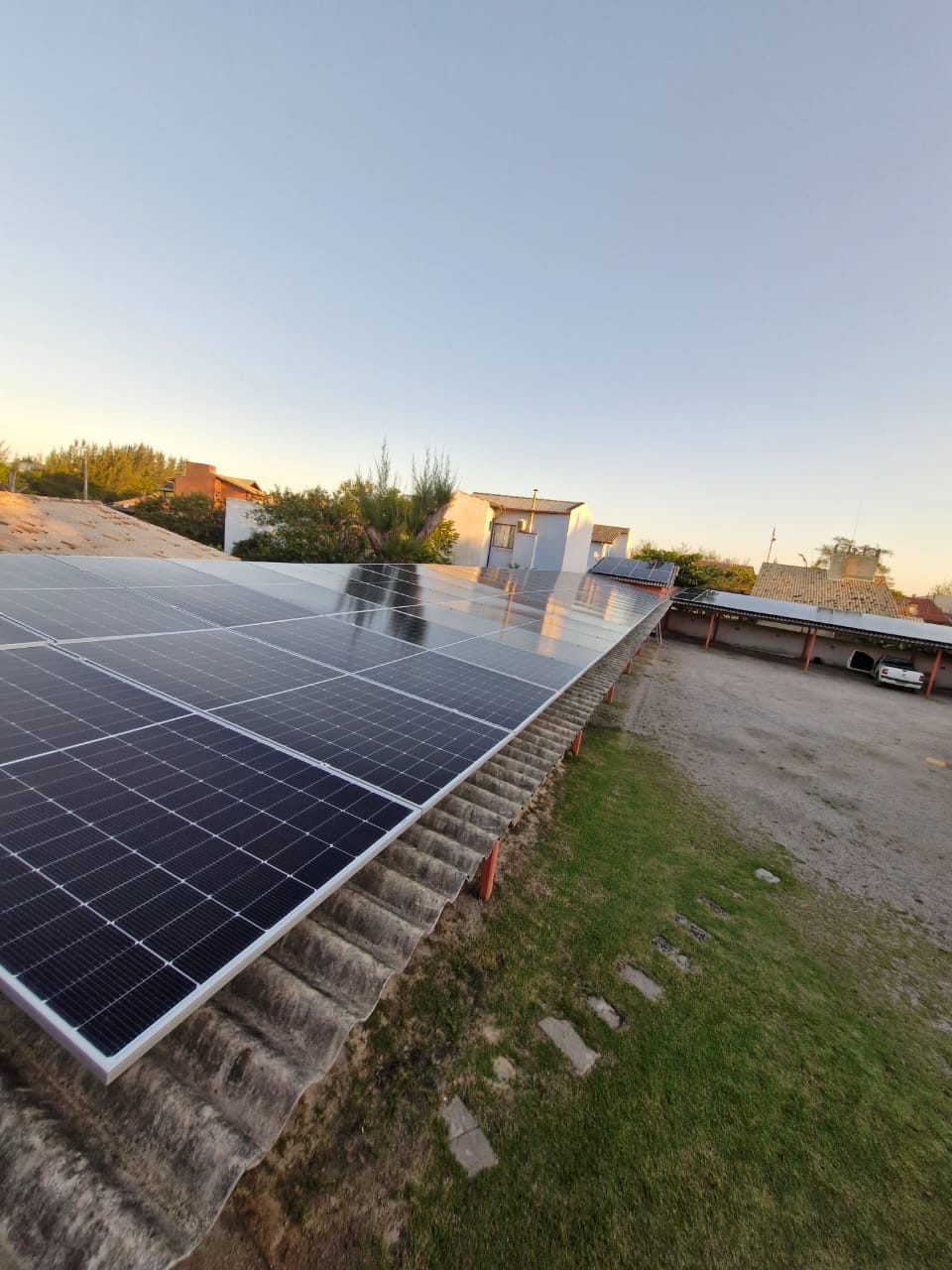 Usina solar instalada na Pousada Barramar
